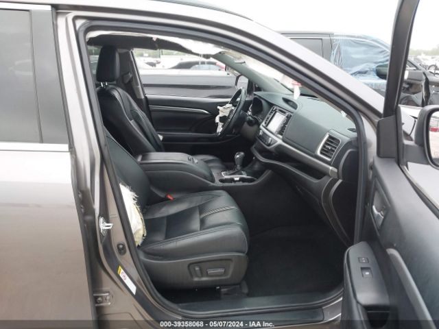 5TDKZRFH8HS521069 Toyota Highlander Se