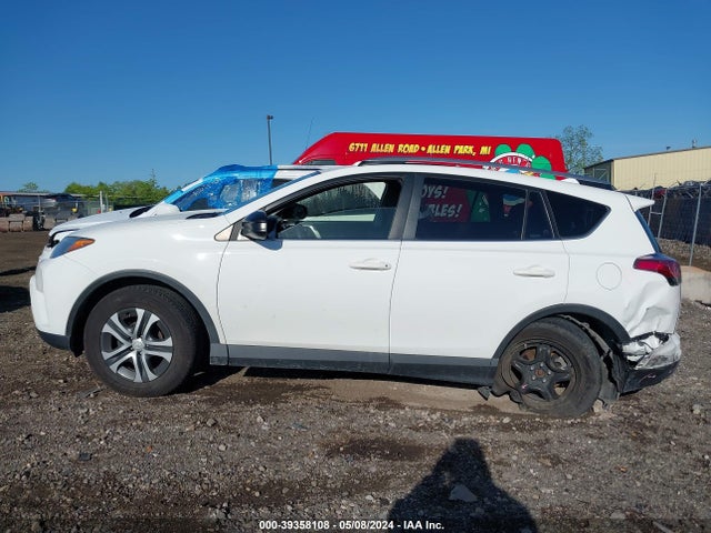 Toyota RAV4 LE 2018 JTMBFREVXJJ213937 Image 14