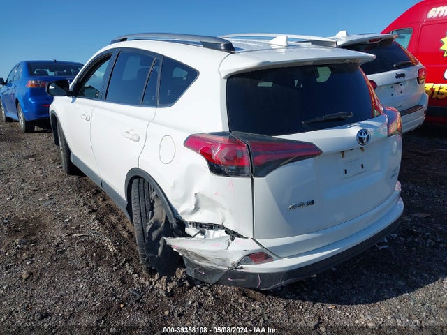 Toyota RAV4 LE 2018 JTMBFREVXJJ213937 Image 3