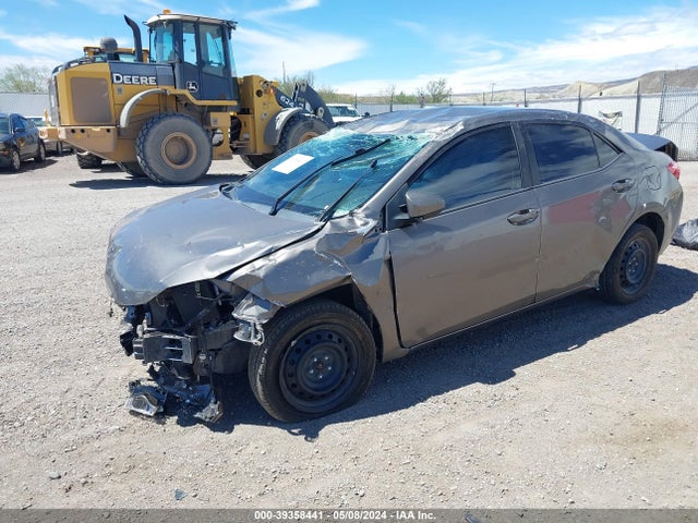 Toyota COROLLA LE 2018 2T1BURHE7JC986121 Image 2