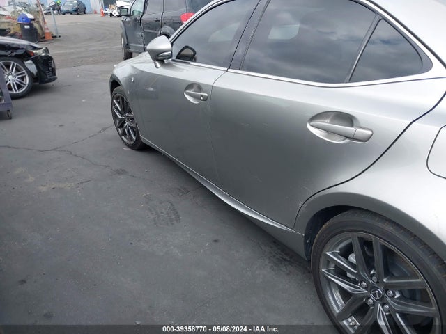 Lexus IS 300 2018 JTHBA1D29J5071482 Image 14