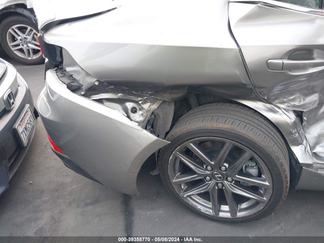 Lexus IS 300 2018 JTHBA1D29J5071482 Image 17