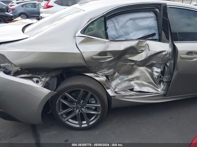 Lexus IS 300 2018 JTHBA1D29J5071482 Image 6
