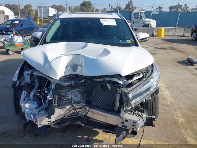 Toyota Highlander Limited Platinum 2018 5TDDZRFH6JS912817 Image 13