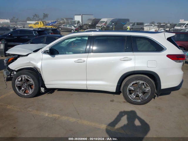Toyota Highlander Limited Platinum 2018 5TDDZRFH6JS912817 Image 15