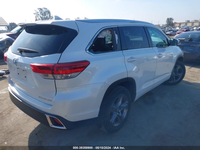 Toyota Highlander Limited Platinum 2018 5TDDZRFH6JS912817 Image 4
