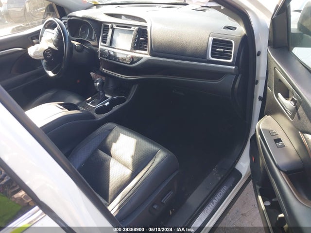 Toyota Highlander Limited Platinum 2018 5TDDZRFH6JS912817 Image 5