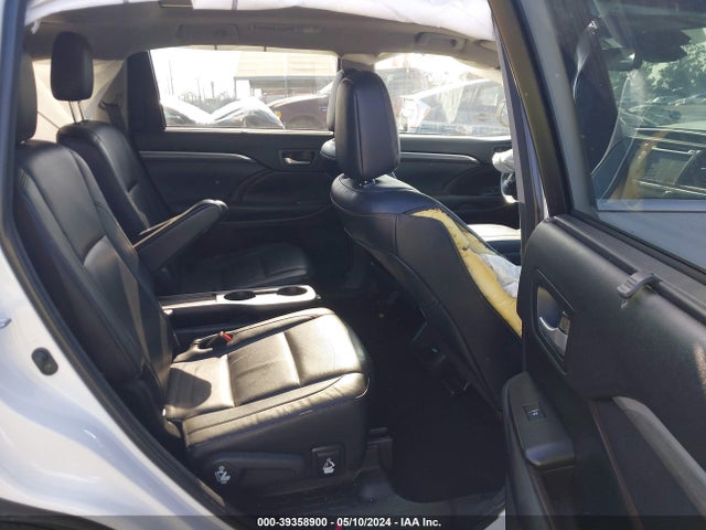 Toyota Highlander Limited Platinum 2018 5TDDZRFH6JS912817 Image 8