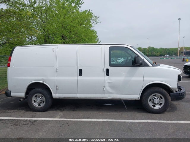 Chevrolet Express 2500 Work Van 2015 1GCWGFCF3F1238923 Image 13