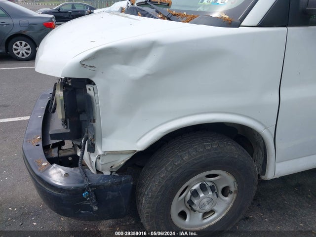 Chevrolet Express 2500 Work Van 2015 1GCWGFCF3F1238923 Image 17
