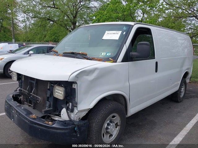 Chevrolet Express 2500 Work Van 2015 1GCWGFCF3F1238923 Image 2