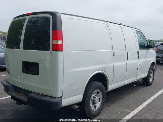 Chevrolet Express 2500 Work Van 2015 1GCWGFCF3F1238923 Image 4
