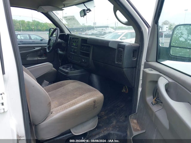 Chevrolet Express 2500 Work Van 2015 1GCWGFCF3F1238923 Image 5