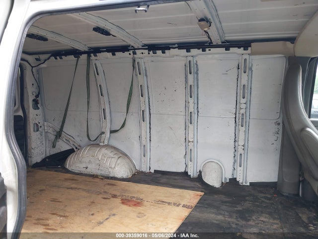 Chevrolet Express 2500 Work Van 2015 1GCWGFCF3F1238923 Image 8