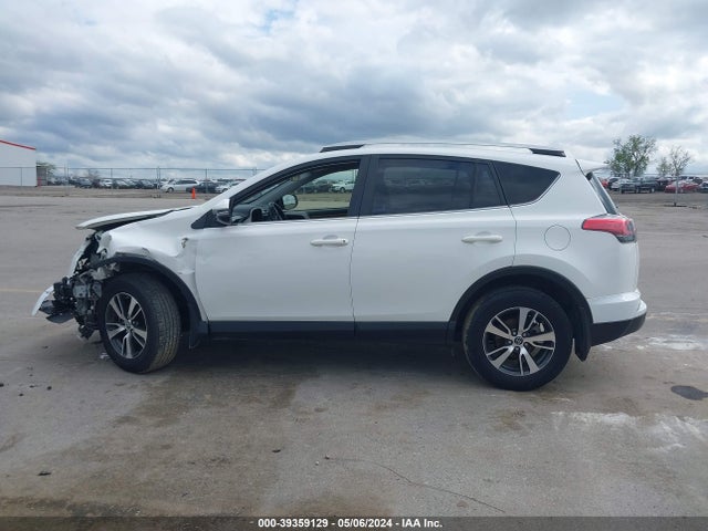 Toyota Rav4 Xle 2018 JTMRFREV6JD248214 Image 15