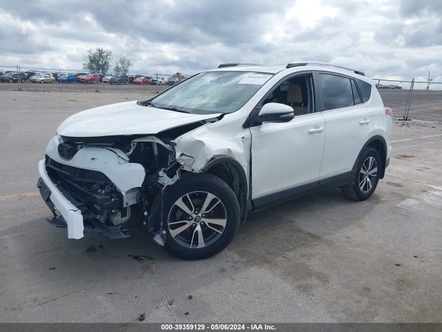 Toyota Rav4 Xle 2018 JTMRFREV6JD248214 Image 2