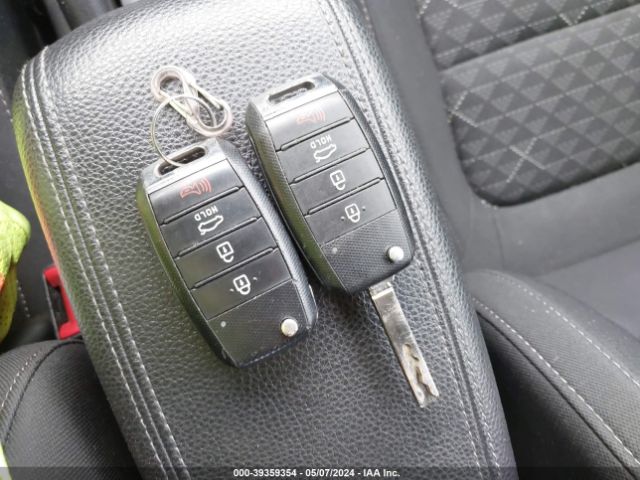 3KPA25AB9KE198261 KIA Rio 5-door S