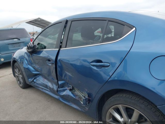3MZBN1V38JM188362 Mazda Mazda3 Touring