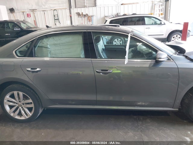 1VWBA7A33JC000899 Volkswagen Passat 2.0t Se