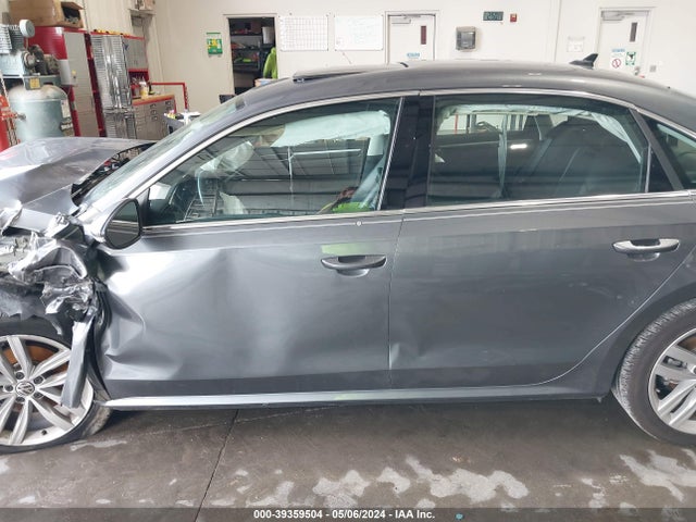 1VWBA7A33JC000899 Volkswagen Passat 2.0t Se