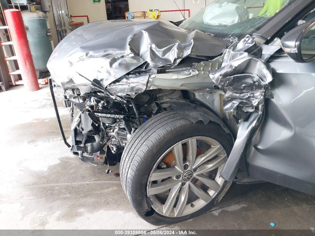 1VWBA7A33JC000899 Volkswagen Passat 2.0t Se