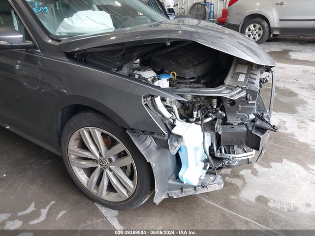 1VWBA7A33JC000899 Volkswagen Passat 2.0t Se