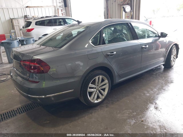 1VWBA7A33JC000899 Volkswagen Passat 2.0t Se