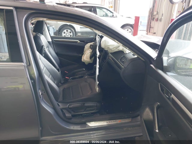 1VWBA7A33JC000899 Volkswagen Passat 2.0t Se