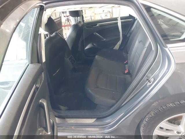 1VWBA7A33JC000899 Volkswagen Passat 2.0t Se