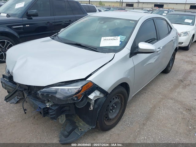 Toyota COROLLA LE 2018 5YFBURHE5JP769036 Image 2
