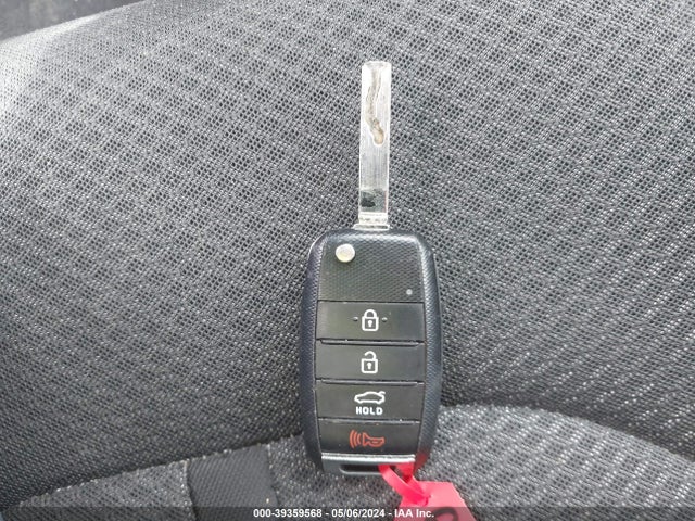 KIA Optima Lx 2018 5XXGT4L32JG260483 Image 11