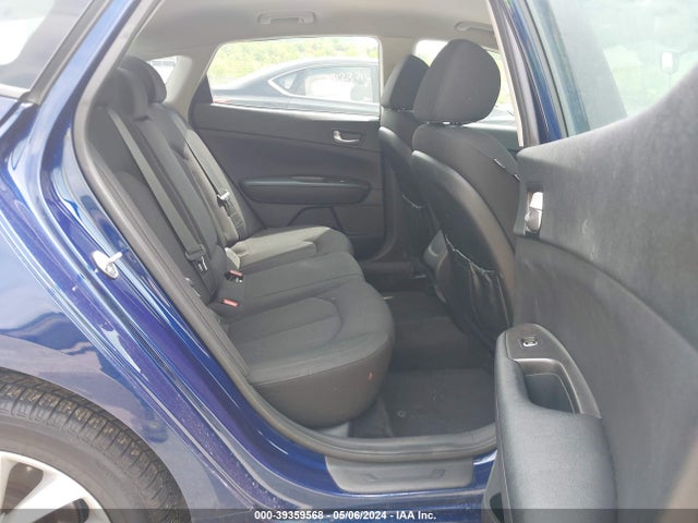 KIA Optima Lx 2018 5XXGT4L32JG260483 Image 8