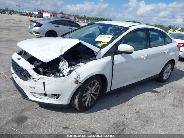 Ford FOCUS SE 2015 1FADP3F24FL272801 Image 2
