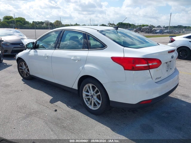 Ford FOCUS SE 2015 1FADP3F24FL272801 Image 3