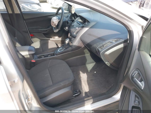 Ford FOCUS SE 2016 1FADP3F29GL306653 Image 5