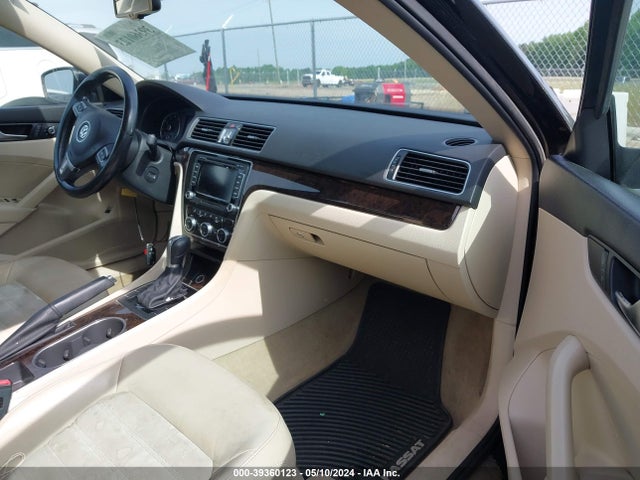 1VWCT7A36FC002300 Volkswagen Passat 1.8t Sel Premium