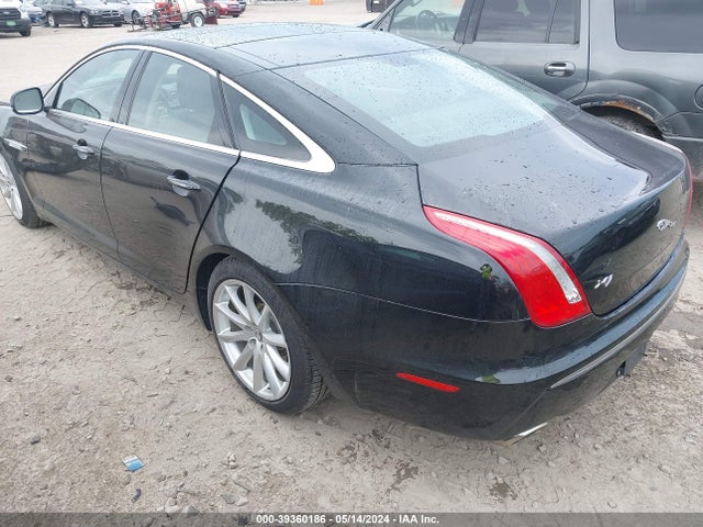 2012 JAGUAR XJ SAJWA1CBXCLV38574 Photo 2