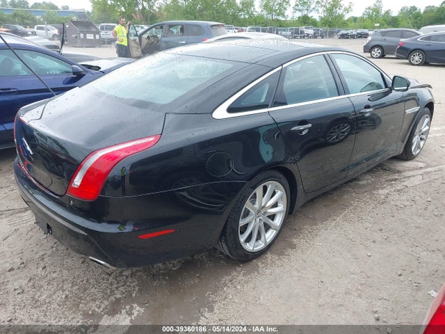2012 JAGUAR XJ SAJWA1CBXCLV38574 Photo 3