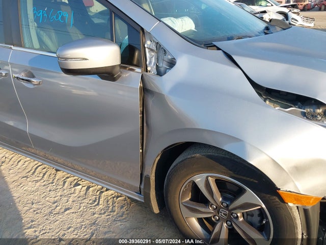 Honda Odyssey Touring 2018 5FNRL6H80JB009053 Image 17