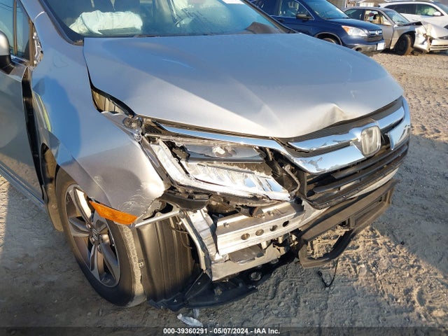 Honda Odyssey Touring 2018 5FNRL6H80JB009053 Image 18