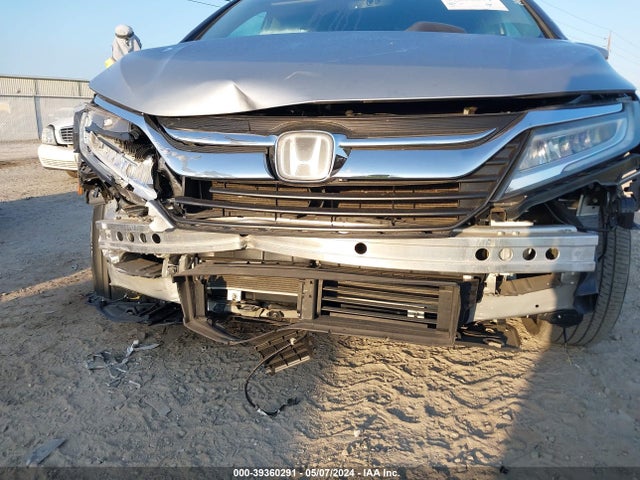 Honda Odyssey Touring 2018 5FNRL6H80JB009053 Image 19