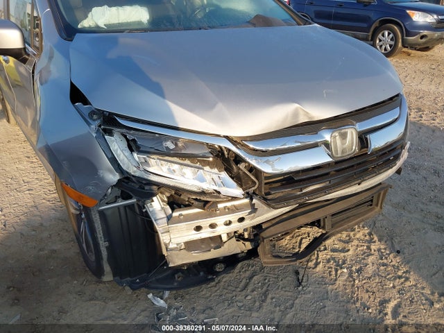 Honda Odyssey Touring 2018 5FNRL6H80JB009053 Image 6