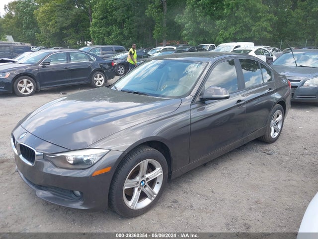 BMW 320i 2014 WBA3B1C5XEK131112 Image 2