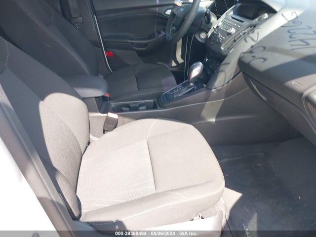 Ford FOCUS SE 2016 1FADP3K24GL376860 Image 5