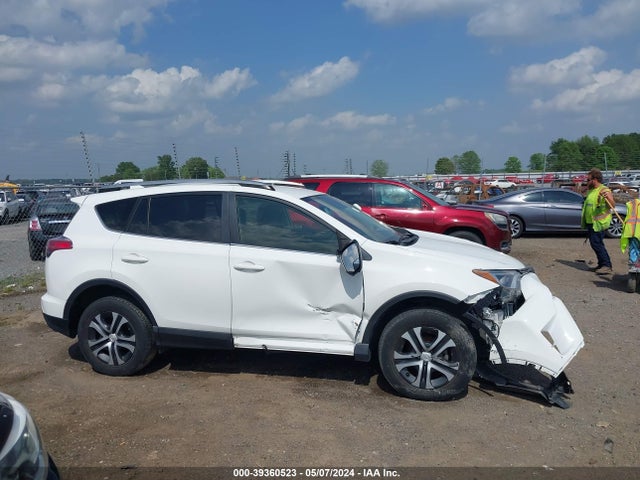 Toyota RAV4 LE 2018 JTMBFREV7JJ189094 Image 13