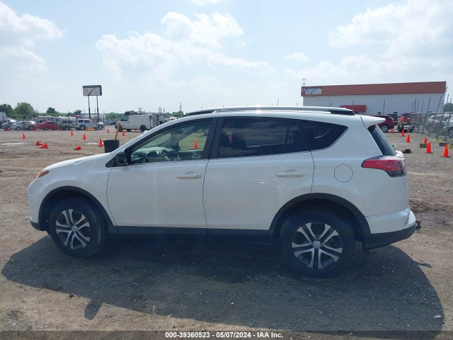 Toyota RAV4 LE 2018 JTMBFREV7JJ189094 Image 14