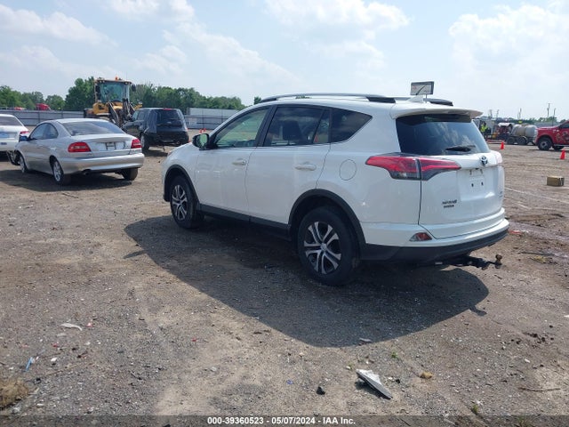 Toyota RAV4 LE 2018 JTMBFREV7JJ189094 Image 3