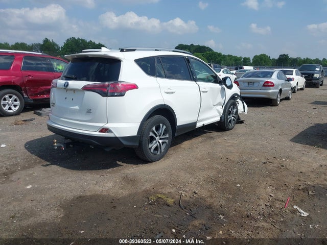 Toyota RAV4 LE 2018 JTMBFREV7JJ189094 Image 4