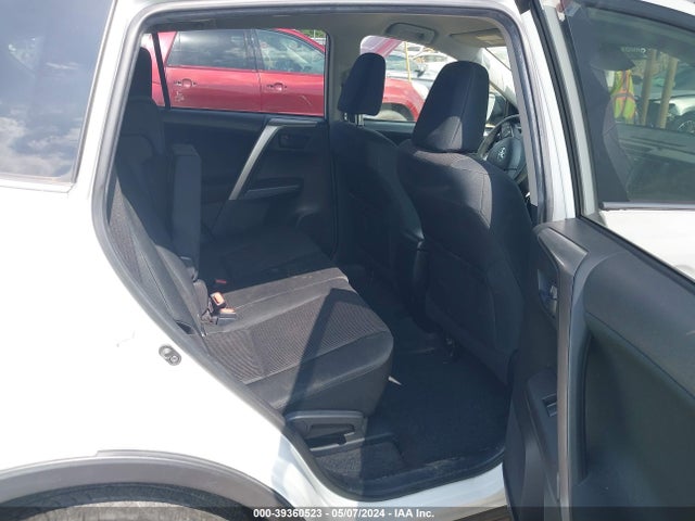 Toyota RAV4 LE 2018 JTMBFREV7JJ189094 Image 8