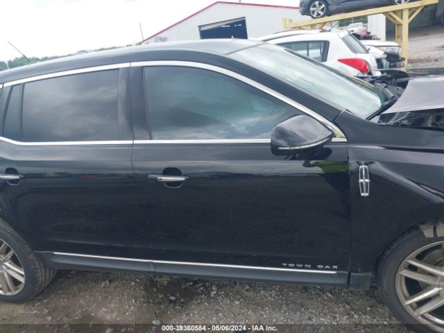 2LMHJ5NK4EBL57050 Lincoln Mkt Livery
